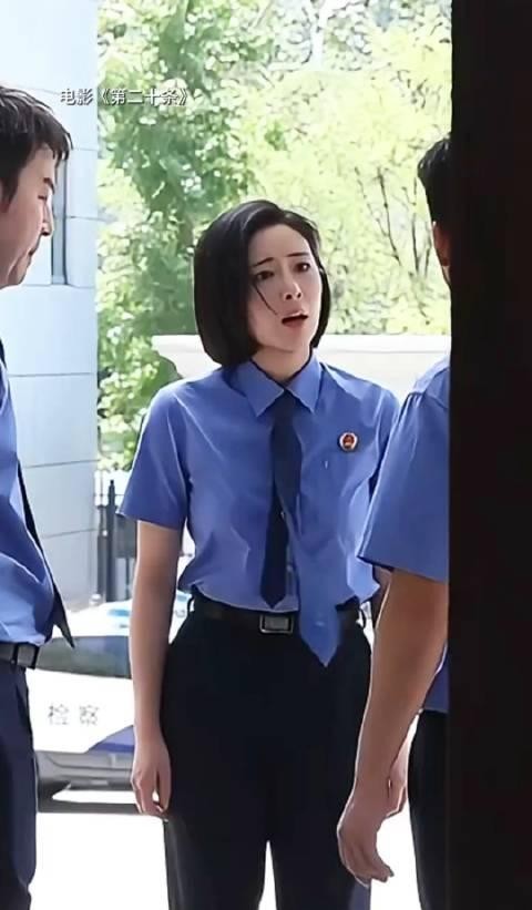 同样演女检察官，把闫妮和高叶比，才懂什么是老天爷追着喂饭吃