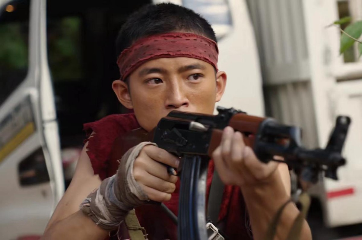 瞪眼咆哮，摇头晃脑，《边水往事》这位败笔演员，看着让人难受