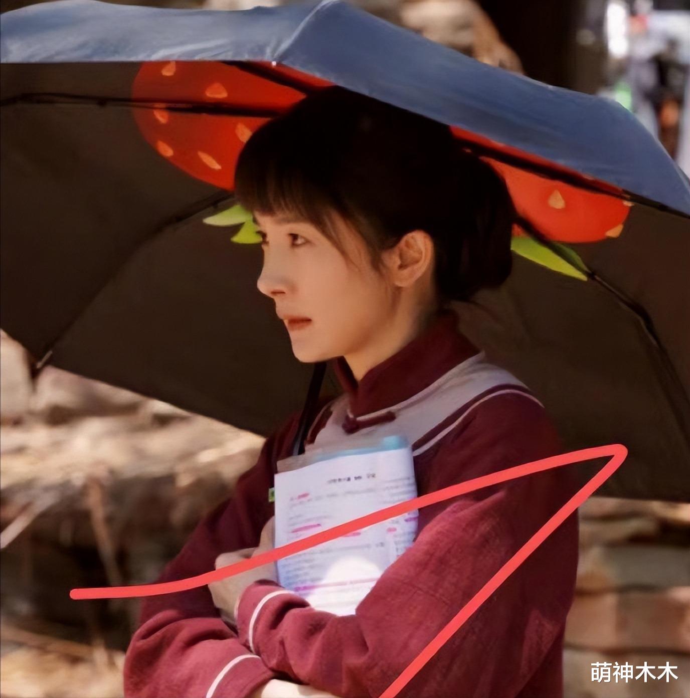 杨幂农妇造型被嘲太假!一味追求白幼瘦审美,体型仪态背离角色