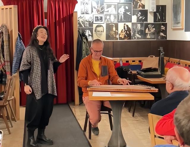 太遗憾！龚琳娜宣布离婚，晒最后相处视频，不舍相恋20年德国丈夫