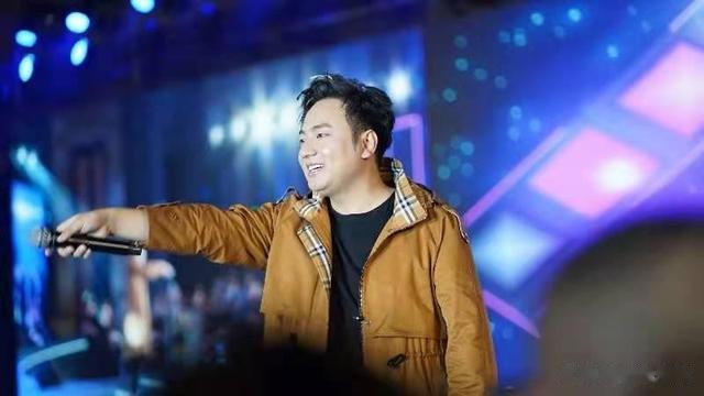 奔跑吧兄弟|31岁登春晚爆红后，他第一件事，就是连夜回家给女儿扫墓