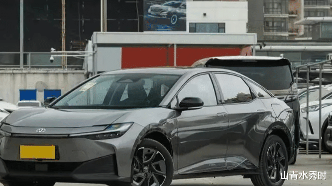 丰田轿跑SUV首曝，616km续航+180kW动力，对标特斯拉ModelY