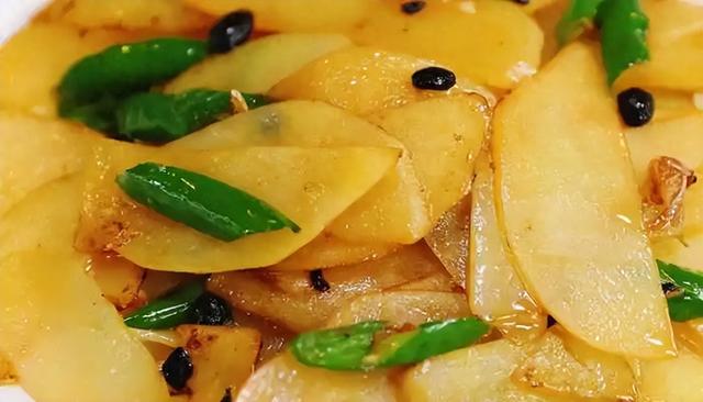 老人要远离土豆？医生建议：不想骨头出问题，这4样蔬菜别再吃