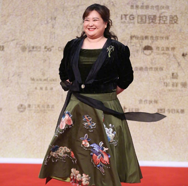 贾玲减肥成功变大美女!替身大哭:我才是最大的“受害者”