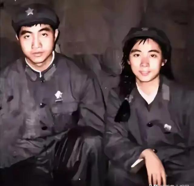 81 岁林豆豆拄着手杖现身,在李天佑诞辰活动中展现别样魅力