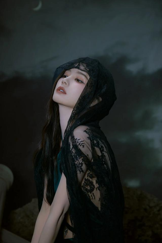 李一桐微博之夜性感图片