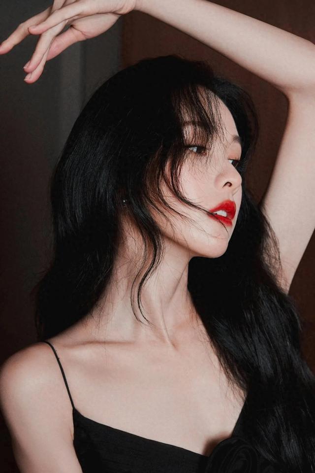 陈都灵性感写真