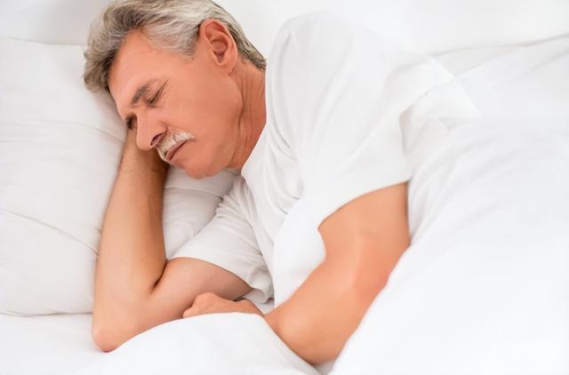 62岁男子坚持不吃晚饭,血脂血管大变样,1年后身体状况让人惊讶