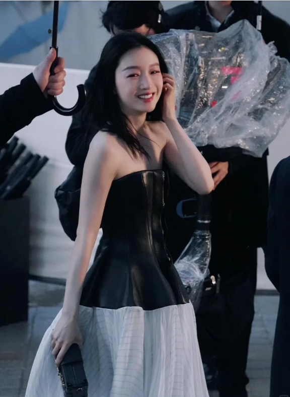 巴黎这一夜,刘亦菲、两宋惊艳,周冬雨不如素颜,Lisa越变越吓人