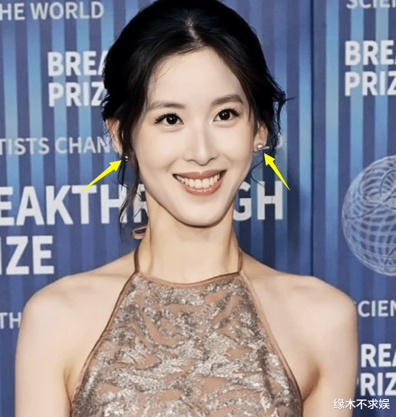 30岁章泽天出席科学晚宴,一身平价被嘲老气横秋,发言通篇语病!