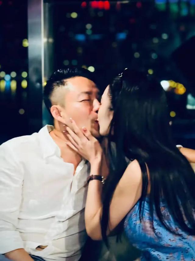 汪小菲夫妇狗粮撒不停!揭秘他们的甜蜜日常,甜到齁!