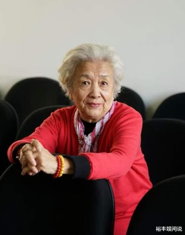89岁老戏骨谢芳去世,两个月前刚过完生日,最后露面照瘦弱且优雅