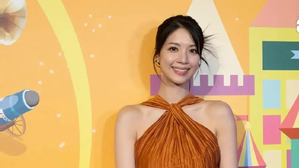 TVB小花获大台力捧做新一代花旦，否认恋情强调工作重要：五年内不结婚