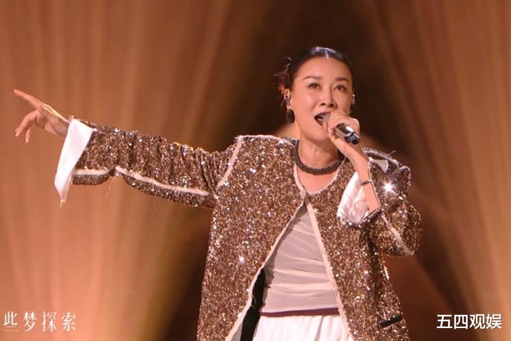 那英|那英在歌手第10期首次夺冠,激动到亲吻杨杨:评审们终于有良心了