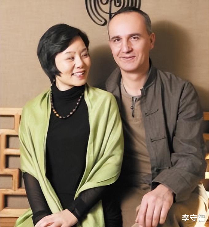 继李玲玉韦唯宁静后龚琳娜也和外籍丈夫离婚,金星却和汉斯复婚了