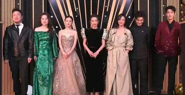 背景成谜、无人敢娶!一场微博之夜,彻底戳穿了李宇春的真正实力