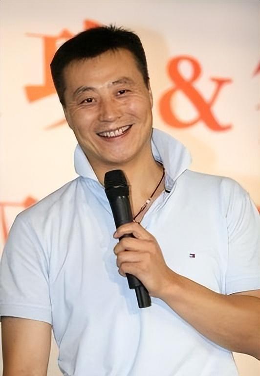 他9块钱娶老婆,住9平米的地下室7年,成名后坚决不换糟糠妻