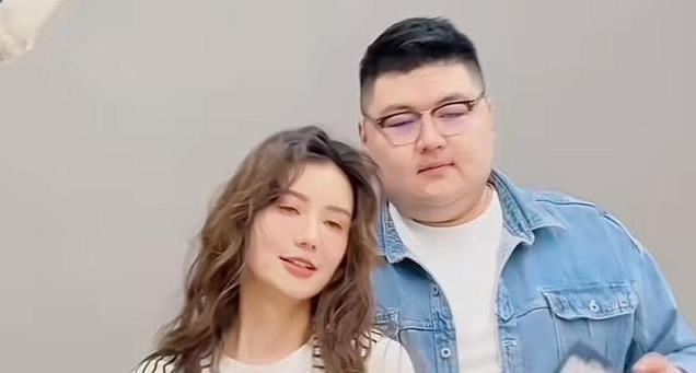 网红夫妻离婚大戏,一年赚翻?