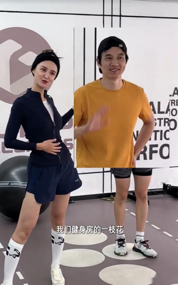 43岁张歆艺瘦了,颜值回春,穿修身运动装教健身,网友:显老态