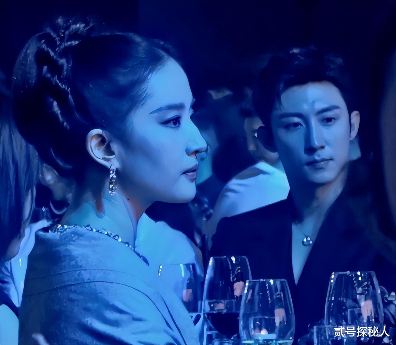 Vogue晚宴，刘诗诗杨幂热聊，完全不敢直视对面压轴刘亦菲