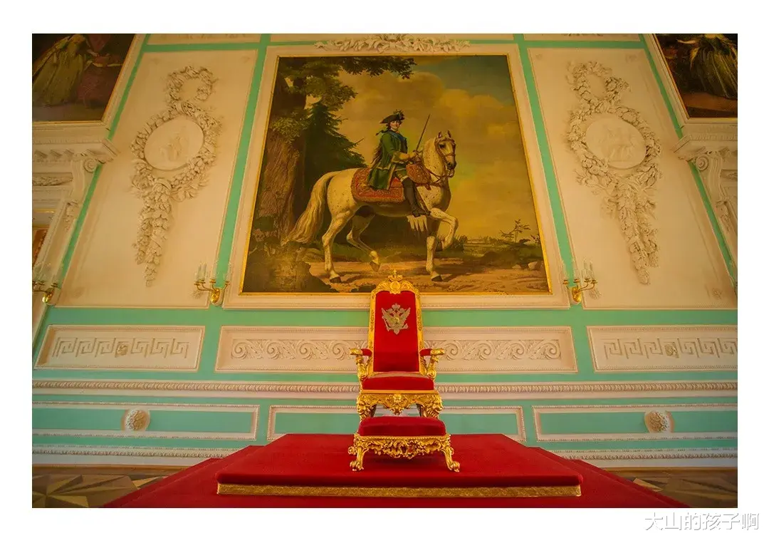 她，一生拥有23个情人，上半身属于体制内，下半身属于娱乐圈