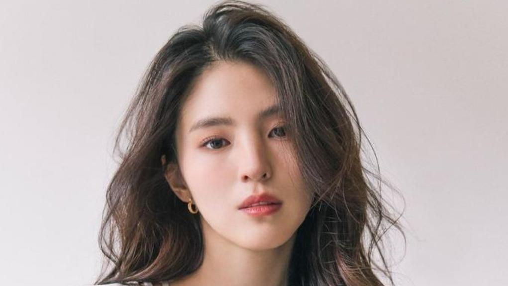 韩素希逼问李惠利惹争议，经纪公司道歉，情绪不稳被广告商放弃