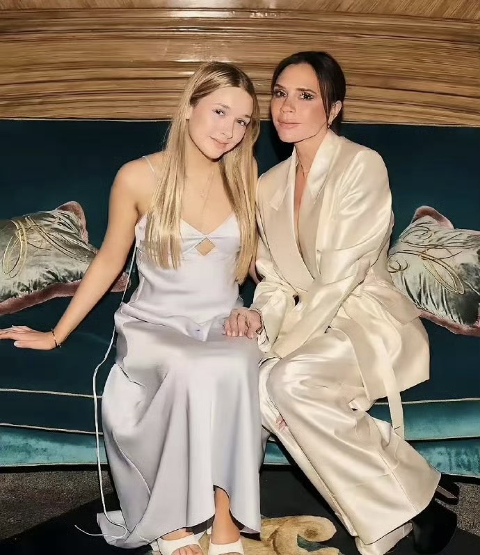 小七发视频，老爸贝克汉姆搞怪出镜！网友：瘦了，美出了新高度