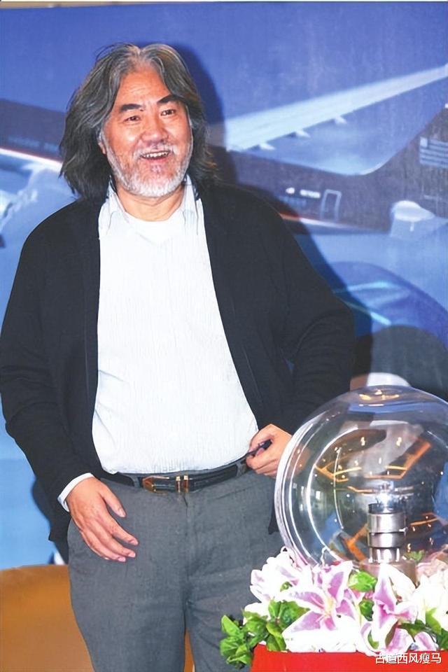 张纪中一家五口在美国过年,唯独没带大儿子,继子年纪越大越忌讳