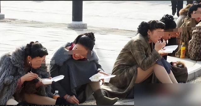 横店20万群演现状：美女泛滥成灾，懒汉遍地，赵丽颖张颂文是信仰