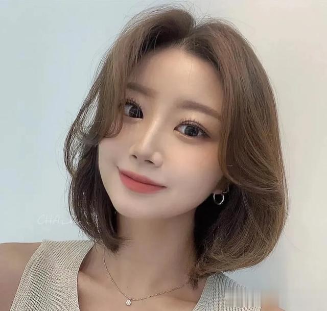 春季剪个包脸短发