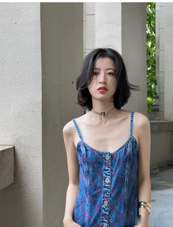 今年火了一种发型，叫“遮耳不遮额”，意外的洋气好看，还显年轻