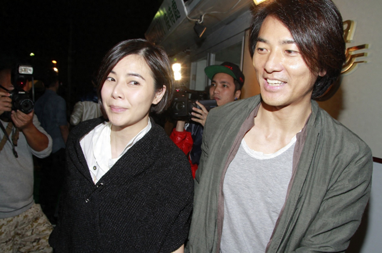 蒙嘉慧隐居日本,郑伊健严肃喊话偷拍的网友,曝两人丁克生活日常