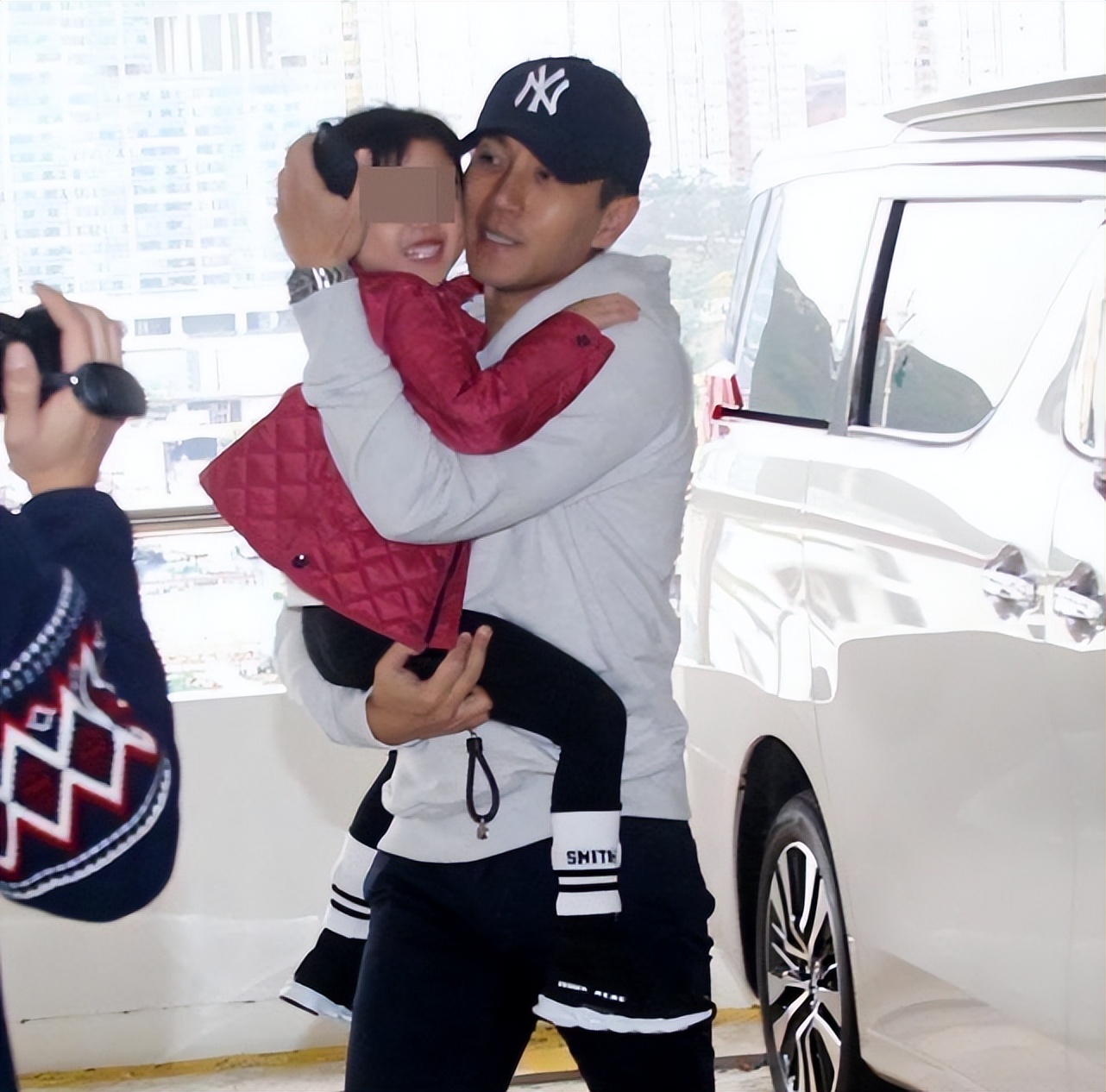 杨幂六一儿童节不忘为10岁女儿送生日祝福，喊小糯米“我闺女”好亲昵