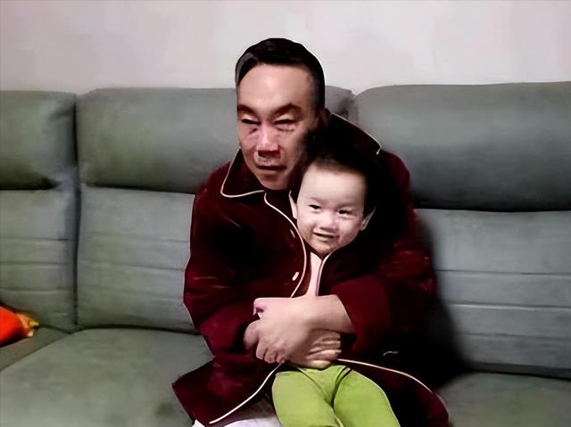 相声演员杨议：让情妇和原配“同吃同住”，还带着和父亲拍全家福