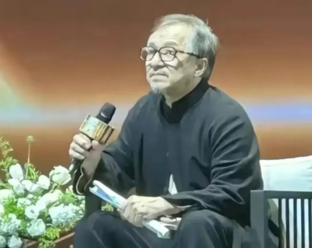 利智李连杰到海拔四千米高山修行惹争议,网友评论:修行还带老婆