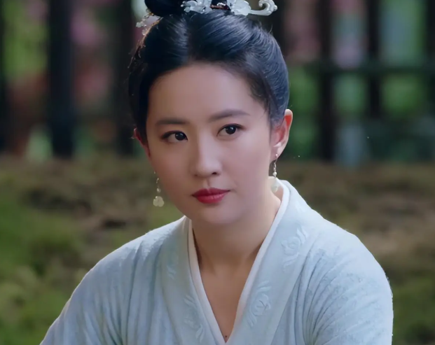 额头都不敢露就别尬吹美人了，扛得住“大光明”发型，才是真神颜