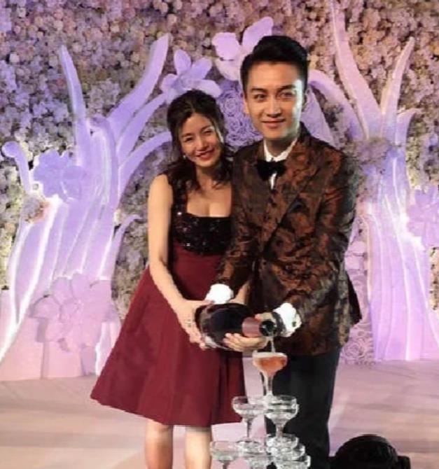 陈妍希婚内出轨被实锤!与小19岁男友出席活动,终究是陈晓错付了