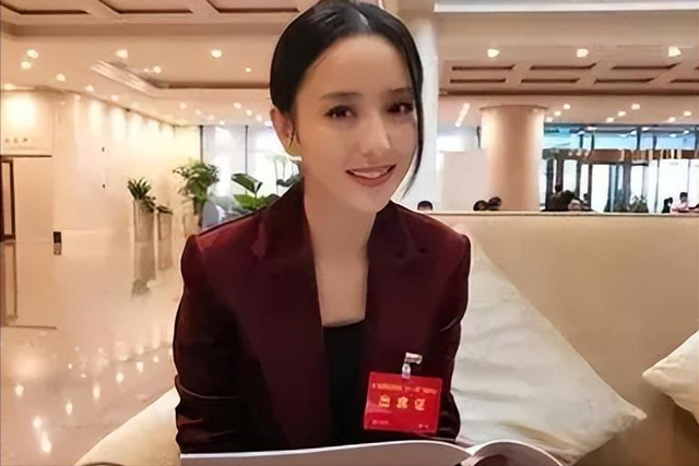 40岁“离婚不分家”,事实证明佟丽娅才是真正的人间清醒