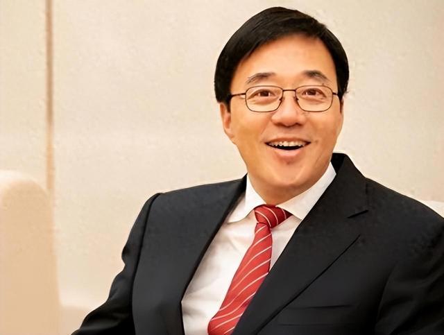 轮到美被“垄断”了，“芯片之父”弃美回国，研发成果堪比核武