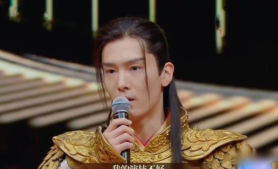 过气明星的卑微，街头摆摊、领救济、给网红打工，辉煌后满地心酸