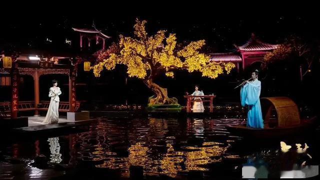 看了央视中秋晚会节目单后!难掩激动的泪水,网友:该来的都来