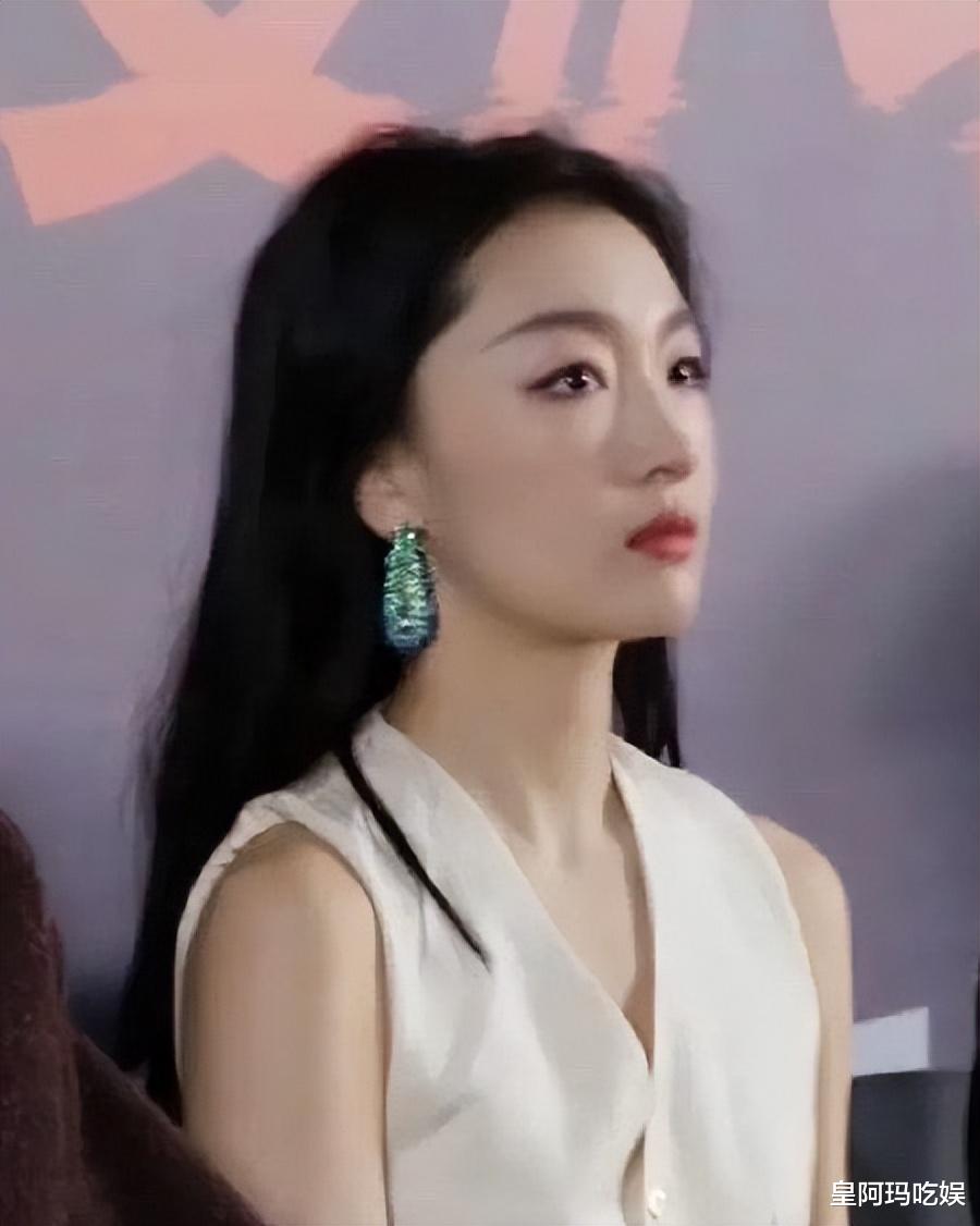 32岁周冬雨外貌大变!打扮减龄有女人味,有恋情绯闻后像换了个人