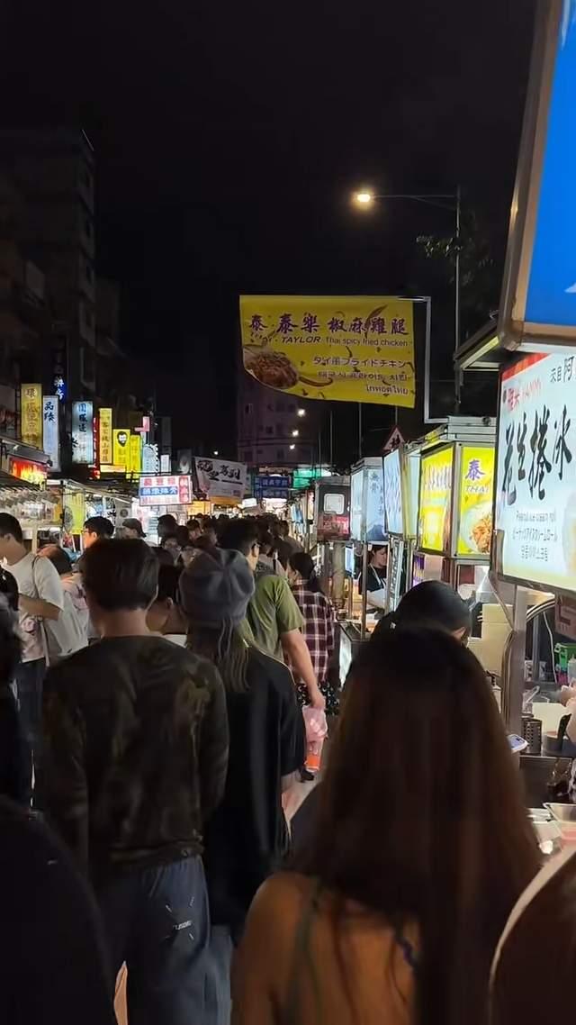 恩利回台北，后妈做了一桌好菜，93岁奶奶牙齿快掉光，庾澄庆疲惫