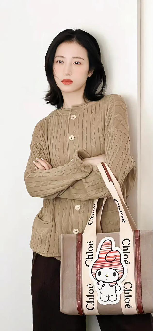 全网抵制!拿没教养当个性的她惹众怒,张新成的话含金量还在上升