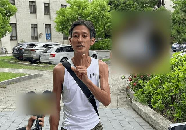 过气明星有多惨：背负百万债务，穷到下跪找工作，如今靠资助生活