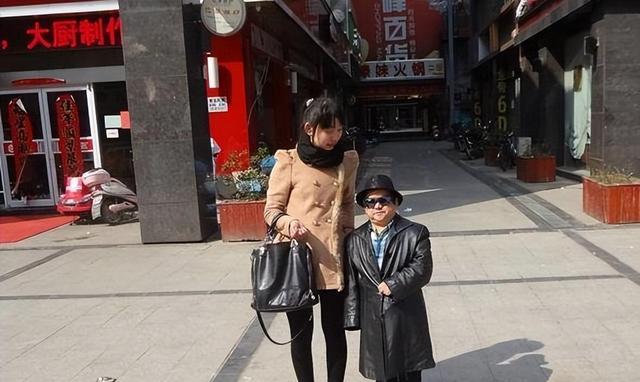 “第一矮星”陈三木:身高只有1米28,却娶过四个漂亮老婆