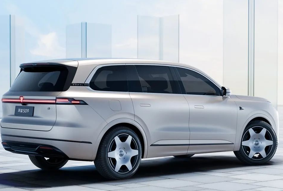 长安新款大6座SUV，车长5202mm，2、2、2座椅