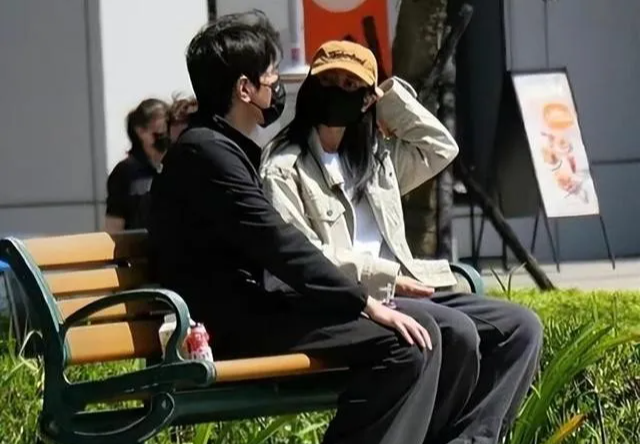 44岁高圆圆生图状态曝光,现身活动优雅知性,抗图赛过医美女星