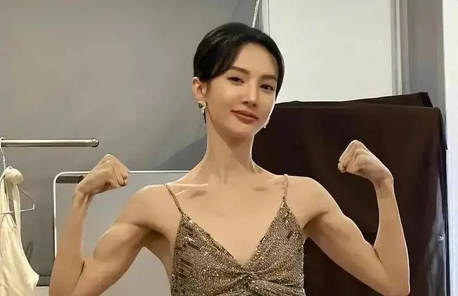 滤镜下是美女,现实中是“女鬼”!这些瘦到病态的明星,真恐怖!