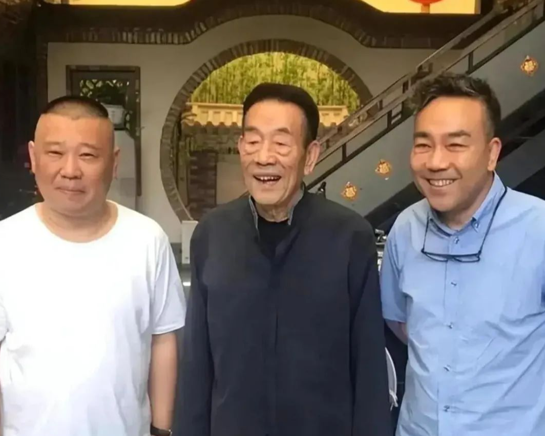 杨议砸纲,再提锅扒灰,郭德纲不再让他,德云社摘了杨议的字